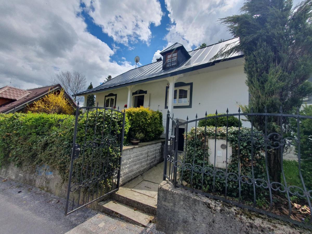 Villa Amalia, Centrum Banska Stiavnica, Parkovanie Pre 2 Auta, Velka Zahrada S Krbom, Cela Villa Amalia Pre 14 Osob Alebo Samostatne Nezavisle Prve Podlazie Villa Ama Pre 6 Osob Alebo Samostatne Nezavisle Podkrovie Villa Lia Pre 8 Osob,Pristup Cez Pi Exterior photo