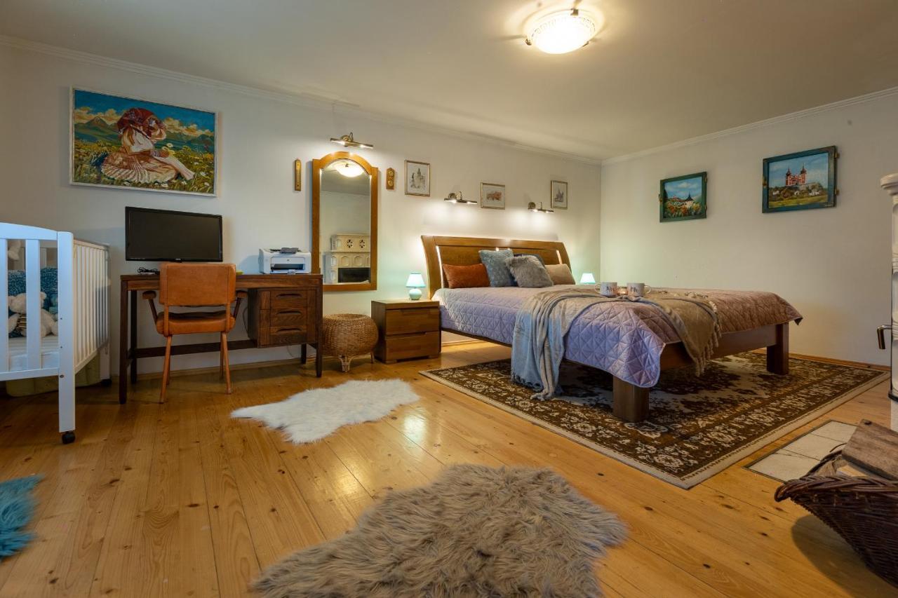 Villa Amalia, Centrum Banska Stiavnica, Parkovanie Pre 2 Auta, Velka Zahrada S Krbom, Cela Villa Amalia Pre 14 Osob Alebo Samostatne Nezavisle Prve Podlazie Villa Ama Pre 6 Osob Alebo Samostatne Nezavisle Podkrovie Villa Lia Pre 8 Osob,Pristup Cez Pi Exterior photo