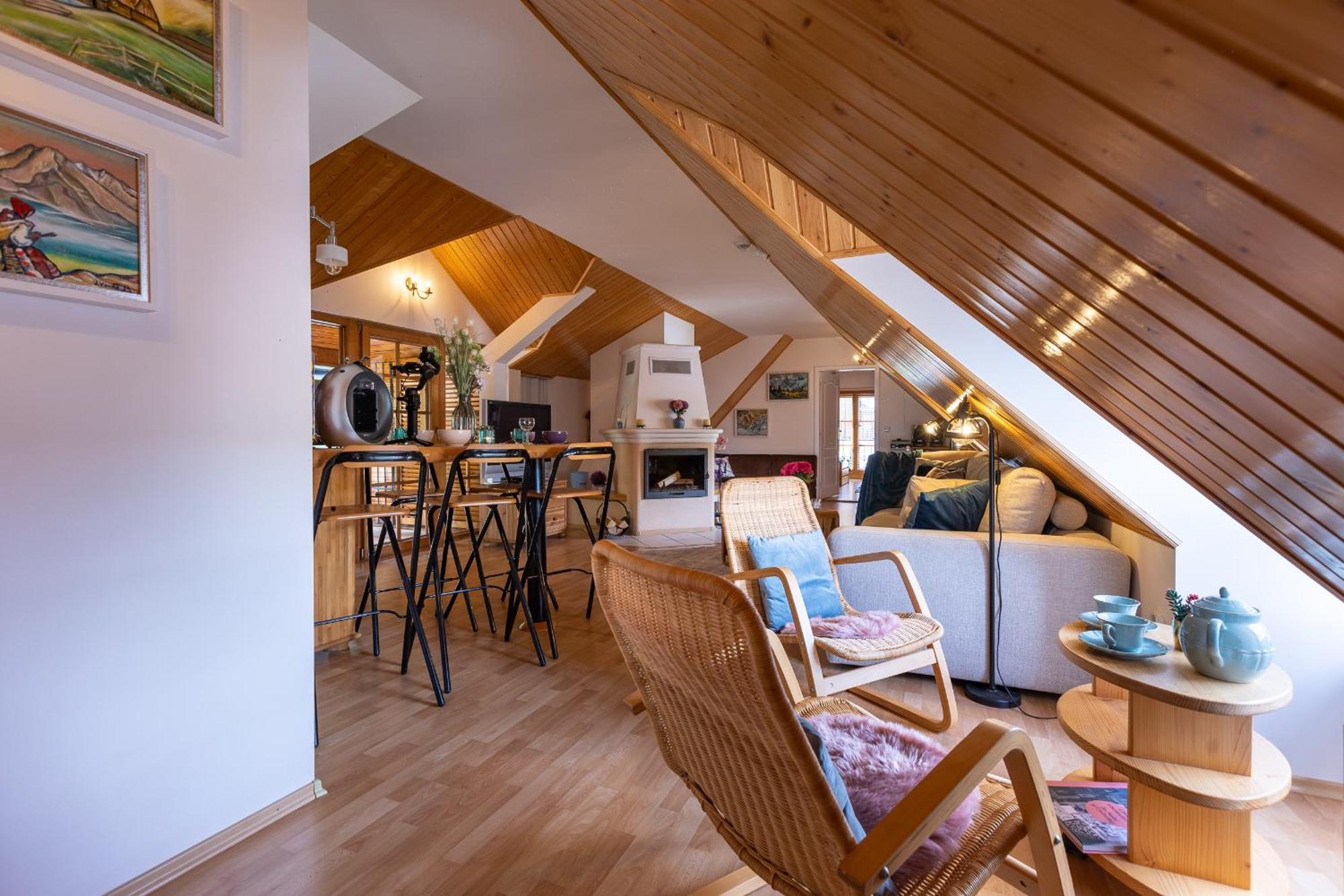 Villa Amalia, Centrum Banska Stiavnica, Parkovanie Pre 2 Auta, Velka Zahrada S Krbom, Cela Villa Amalia Pre 14 Osob Alebo Samostatne Nezavisle Prve Podlazie Villa Ama Pre 6 Osob Alebo Samostatne Nezavisle Podkrovie Villa Lia Pre 8 Osob,Pristup Cez Pi Exterior photo