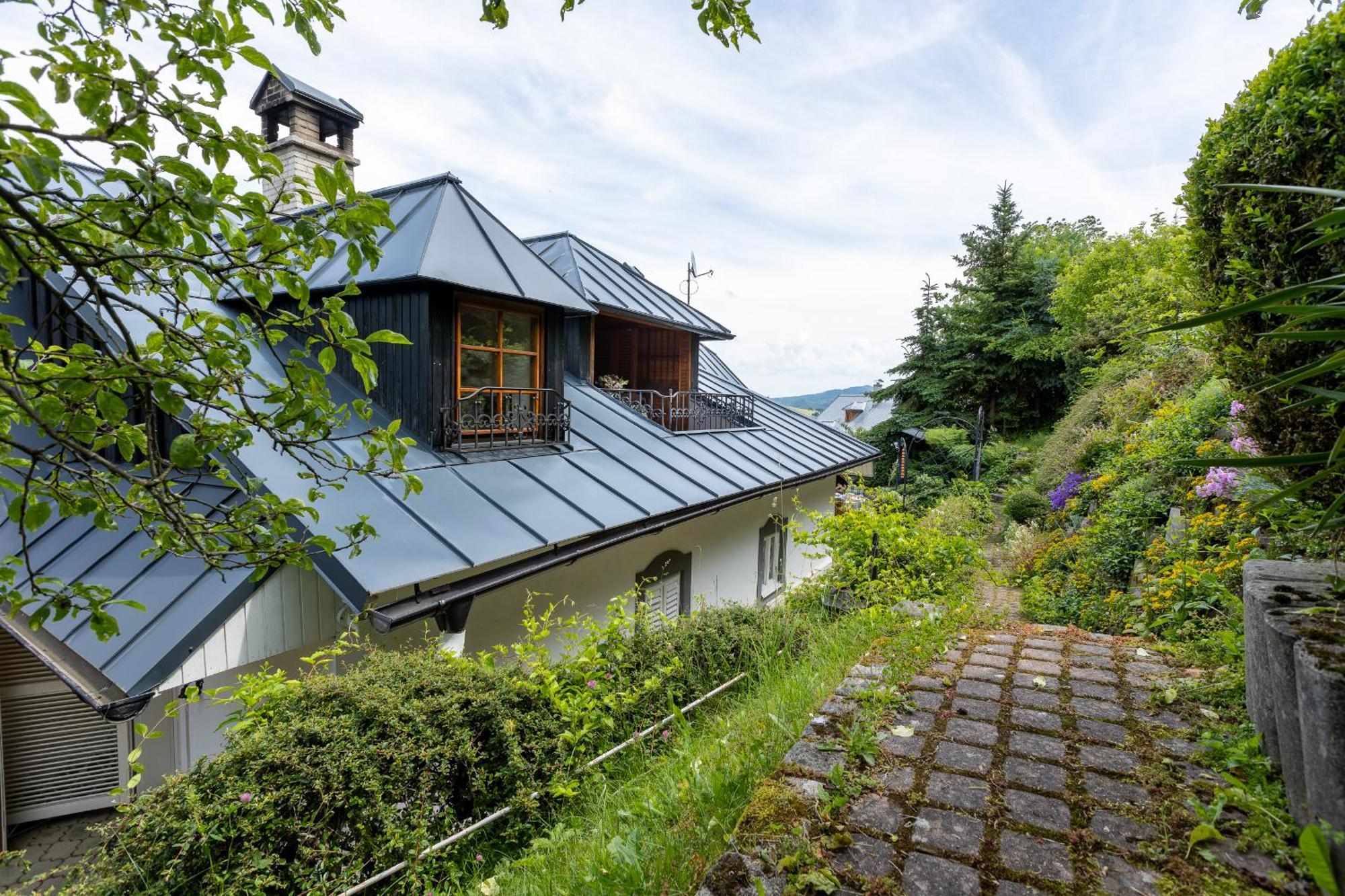 Villa Amalia, Centrum Banska Stiavnica, Parkovanie Pre 2 Auta, Velka Zahrada S Krbom, Cela Villa Amalia Pre 14 Osob Alebo Samostatne Nezavisle Prve Podlazie Villa Ama Pre 6 Osob Alebo Samostatne Nezavisle Podkrovie Villa Lia Pre 8 Osob,Pristup Cez Pi Exterior photo