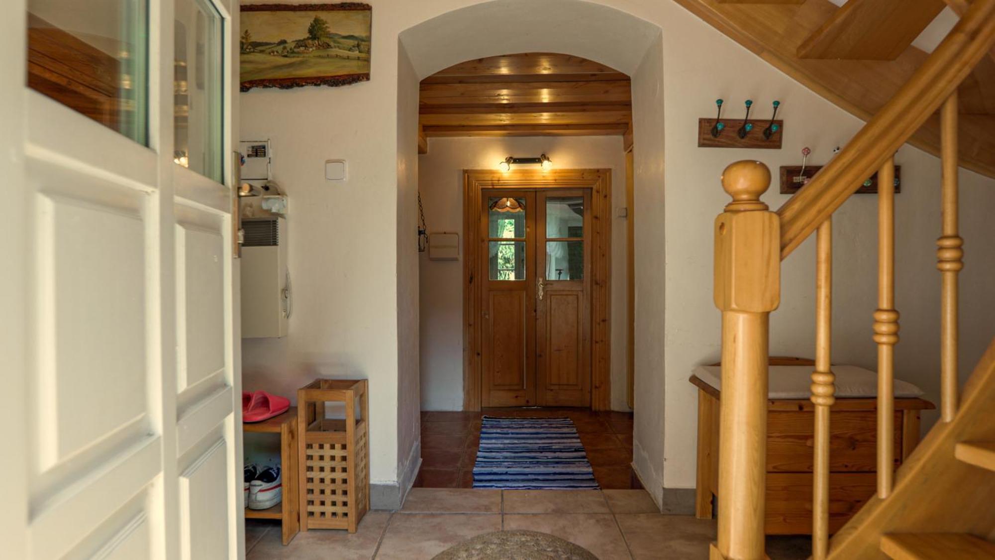 Villa Amalia, Centrum Banska Stiavnica, Parkovanie Pre 2 Auta, Velka Zahrada S Krbom, Cela Villa Amalia Pre 14 Osob Alebo Samostatne Nezavisle Prve Podlazie Villa Ama Pre 6 Osob Alebo Samostatne Nezavisle Podkrovie Villa Lia Pre 8 Osob,Pristup Cez Pi Exterior photo