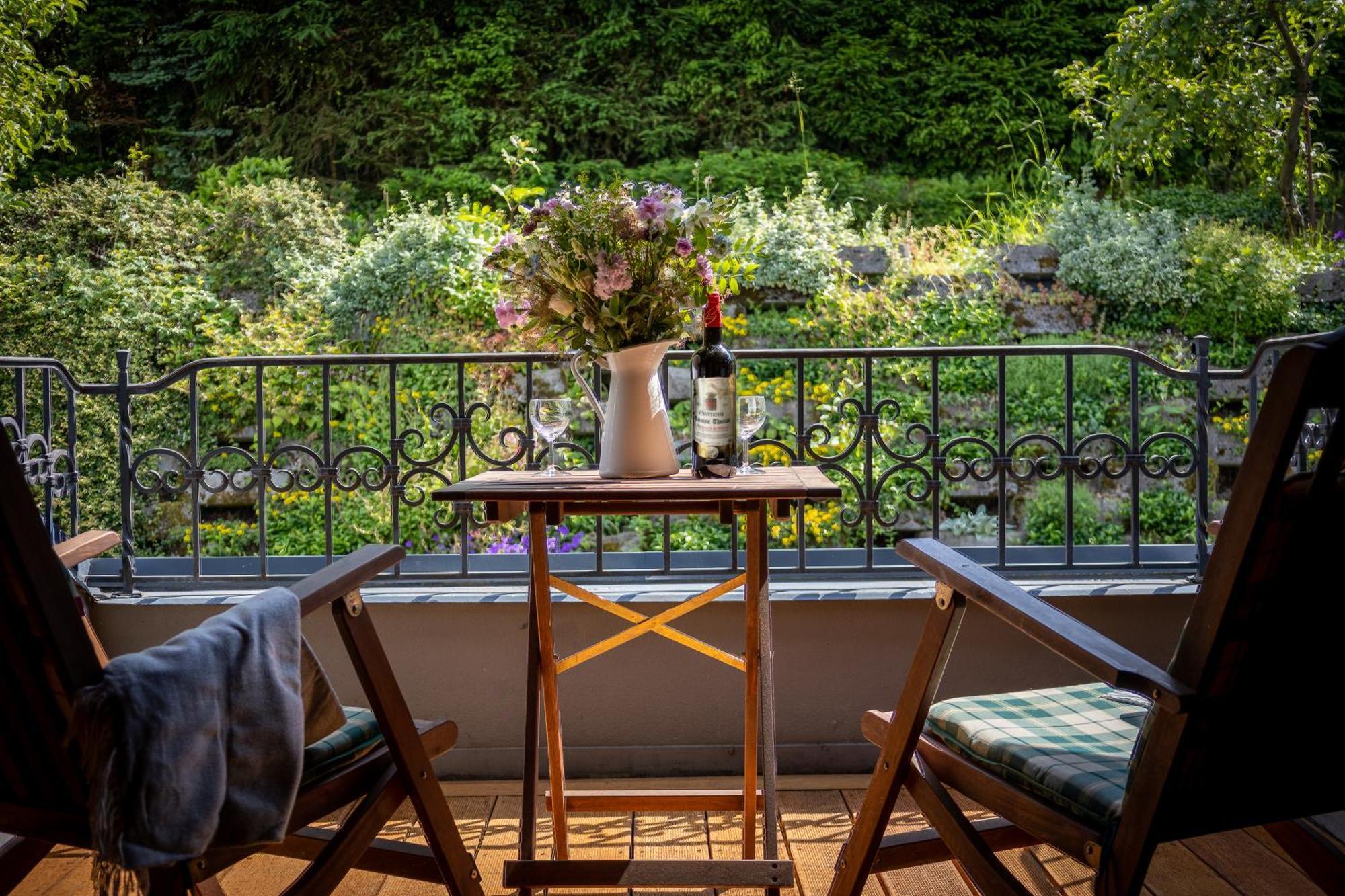 Villa Amalia, Centrum Banska Stiavnica, Parkovanie Pre 2 Auta, Velka Zahrada S Krbom, Cela Villa Amalia Pre 14 Osob Alebo Samostatne Nezavisle Prve Podlazie Villa Ama Pre 6 Osob Alebo Samostatne Nezavisle Podkrovie Villa Lia Pre 8 Osob,Pristup Cez Pi Exterior photo