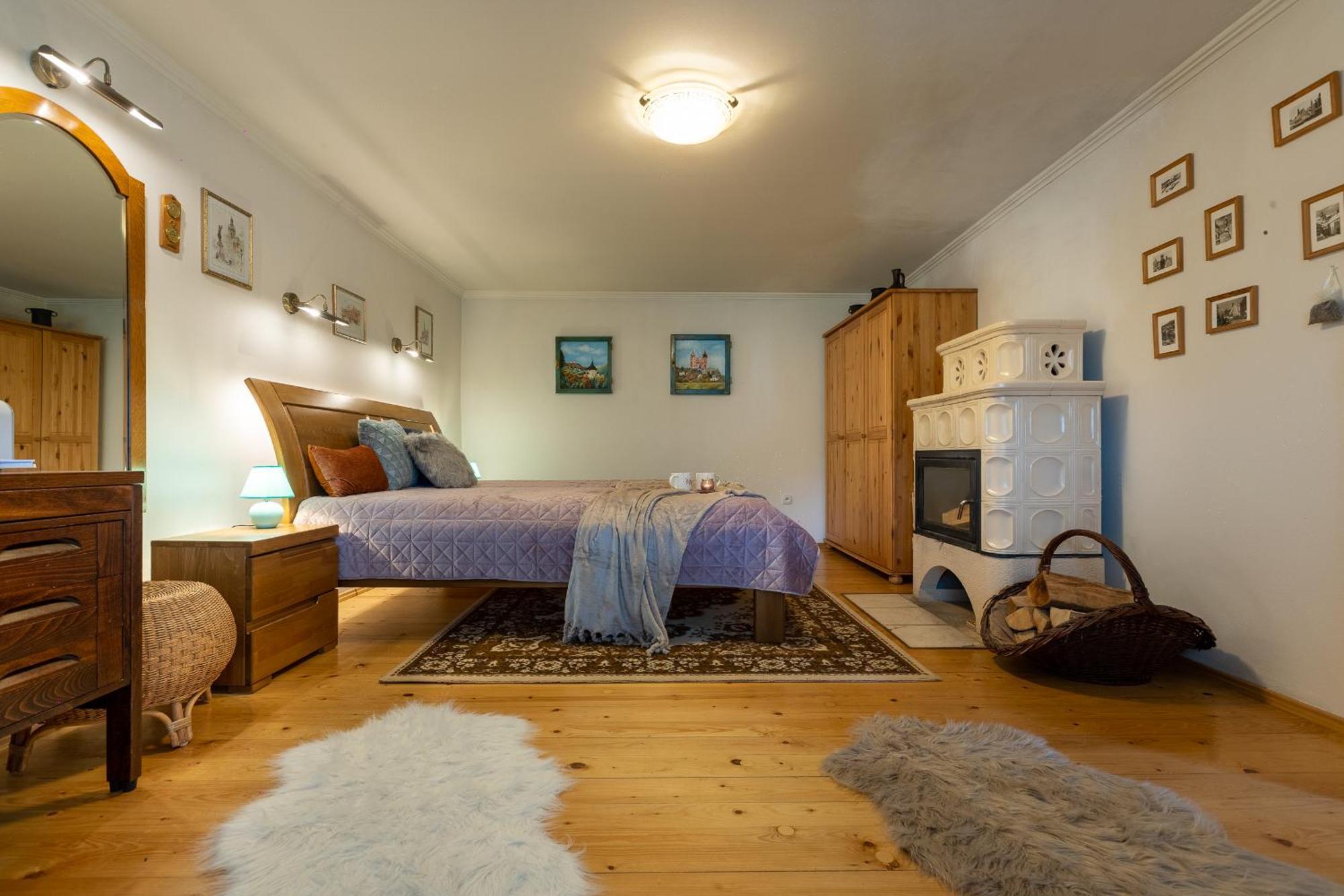 Villa Amalia, Centrum Banska Stiavnica, Parkovanie Pre 2 Auta, Velka Zahrada S Krbom, Cela Villa Amalia Pre 14 Osob Alebo Samostatne Nezavisle Prve Podlazie Villa Ama Pre 6 Osob Alebo Samostatne Nezavisle Podkrovie Villa Lia Pre 8 Osob,Pristup Cez Pi Exterior photo