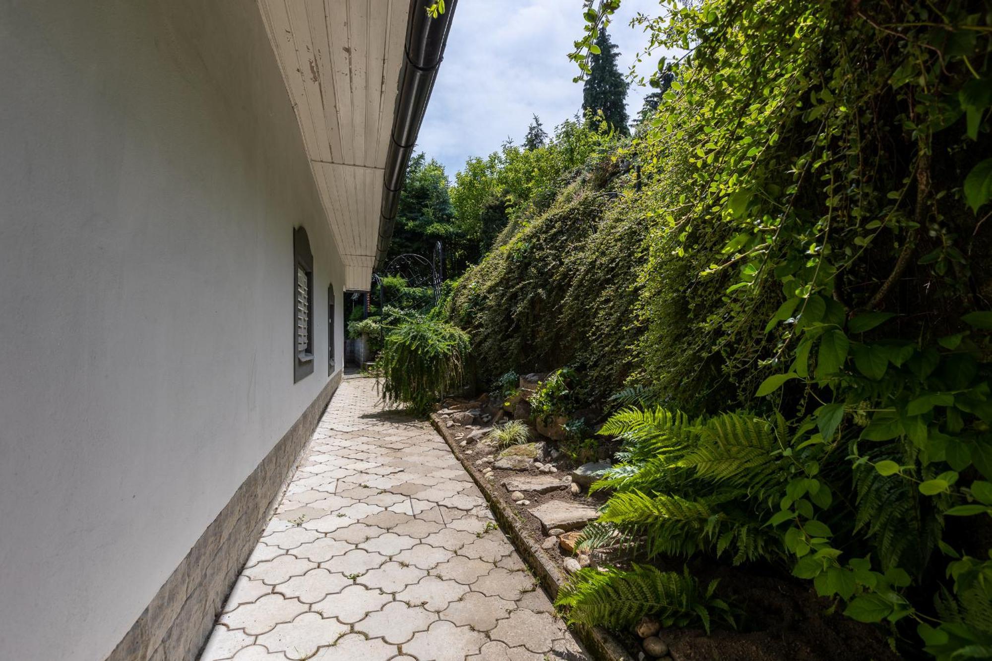 Villa Amalia, Centrum Banska Stiavnica, Parkovanie Pre 2 Auta, Velka Zahrada S Krbom, Cela Villa Amalia Pre 14 Osob Alebo Samostatne Nezavisle Prve Podlazie Villa Ama Pre 6 Osob Alebo Samostatne Nezavisle Podkrovie Villa Lia Pre 8 Osob,Pristup Cez Pi Exterior photo