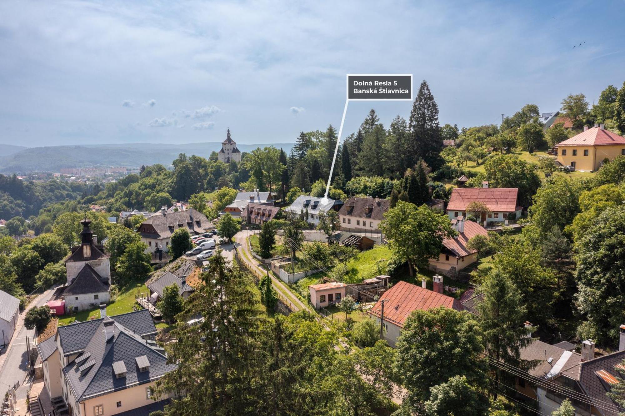 Villa Amalia, Centrum Banska Stiavnica, Parkovanie Pre 2 Auta, Velka Zahrada S Krbom, Cela Villa Amalia Pre 14 Osob Alebo Samostatne Nezavisle Prve Podlazie Villa Ama Pre 6 Osob Alebo Samostatne Nezavisle Podkrovie Villa Lia Pre 8 Osob,Pristup Cez Pi Exterior photo