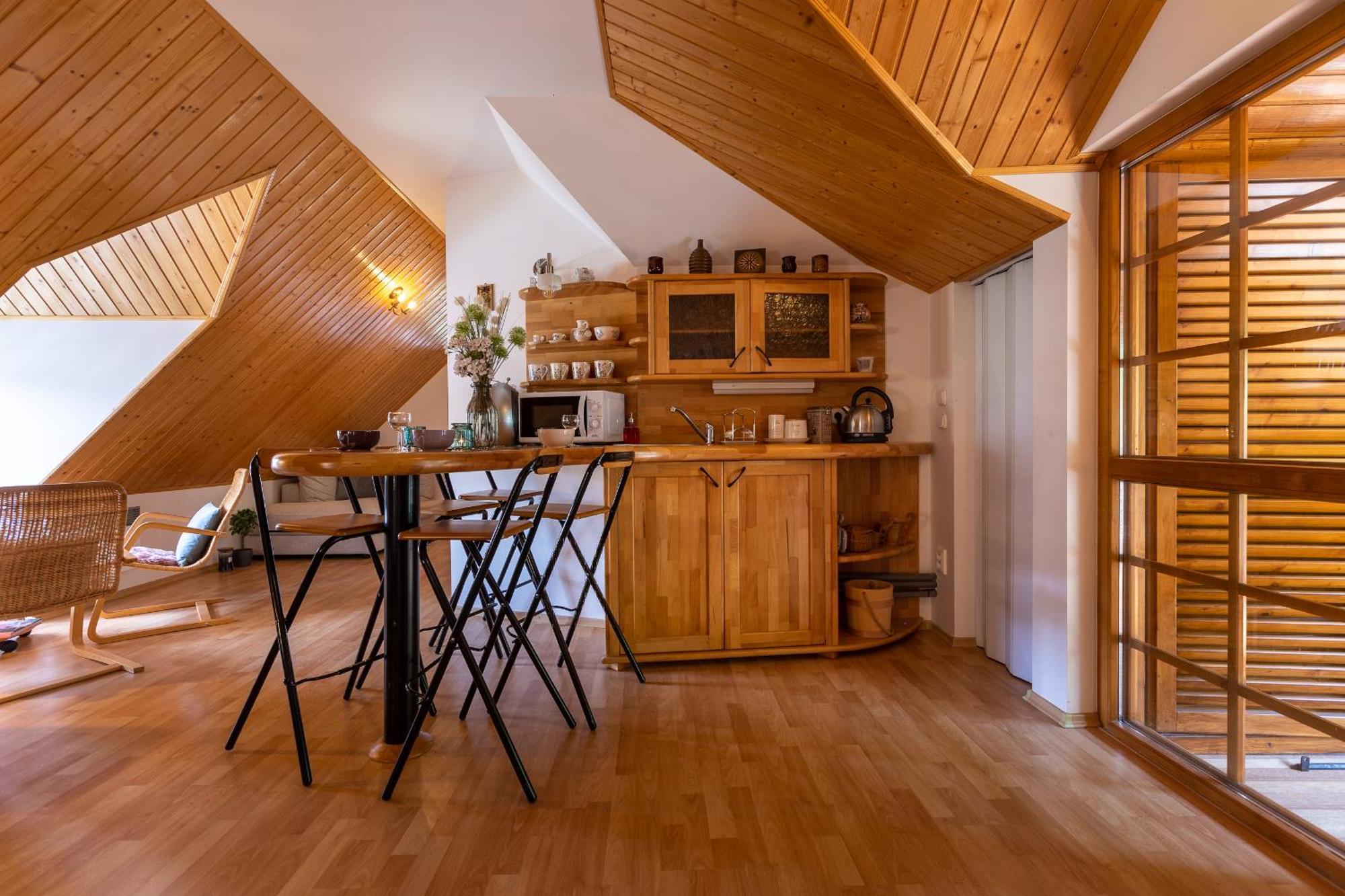 Villa Amalia, Centrum Banska Stiavnica, Parkovanie Pre 2 Auta, Velka Zahrada S Krbom, Cela Villa Amalia Pre 14 Osob Alebo Samostatne Nezavisle Prve Podlazie Villa Ama Pre 6 Osob Alebo Samostatne Nezavisle Podkrovie Villa Lia Pre 8 Osob,Pristup Cez Pi Exterior photo