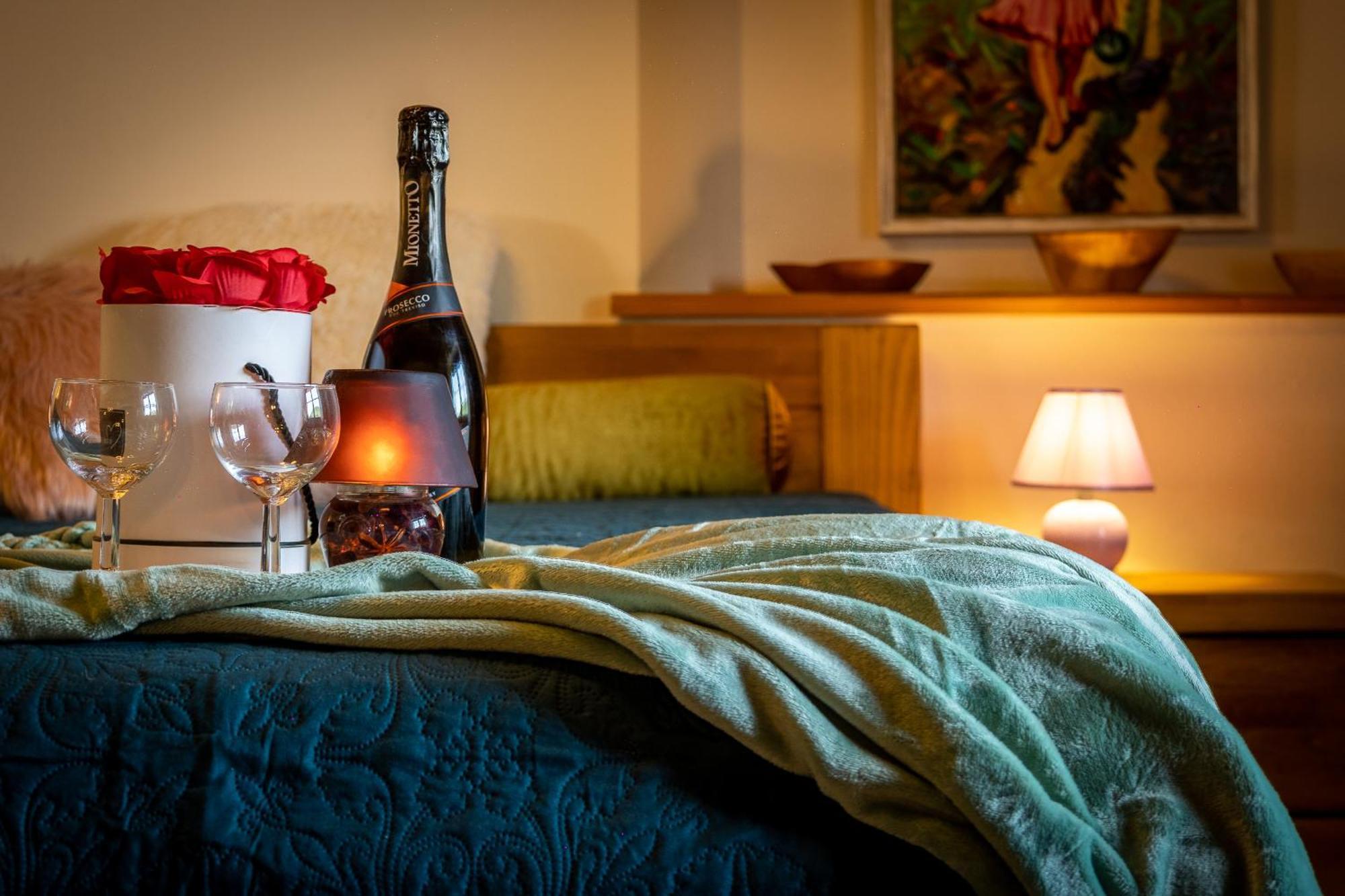 Villa Amalia, Centrum Banska Stiavnica, Parkovanie Pre 2 Auta, Velka Zahrada S Krbom, Cela Villa Amalia Pre 14 Osob Alebo Samostatne Nezavisle Prve Podlazie Villa Ama Pre 6 Osob Alebo Samostatne Nezavisle Podkrovie Villa Lia Pre 8 Osob,Pristup Cez Pi Exterior photo