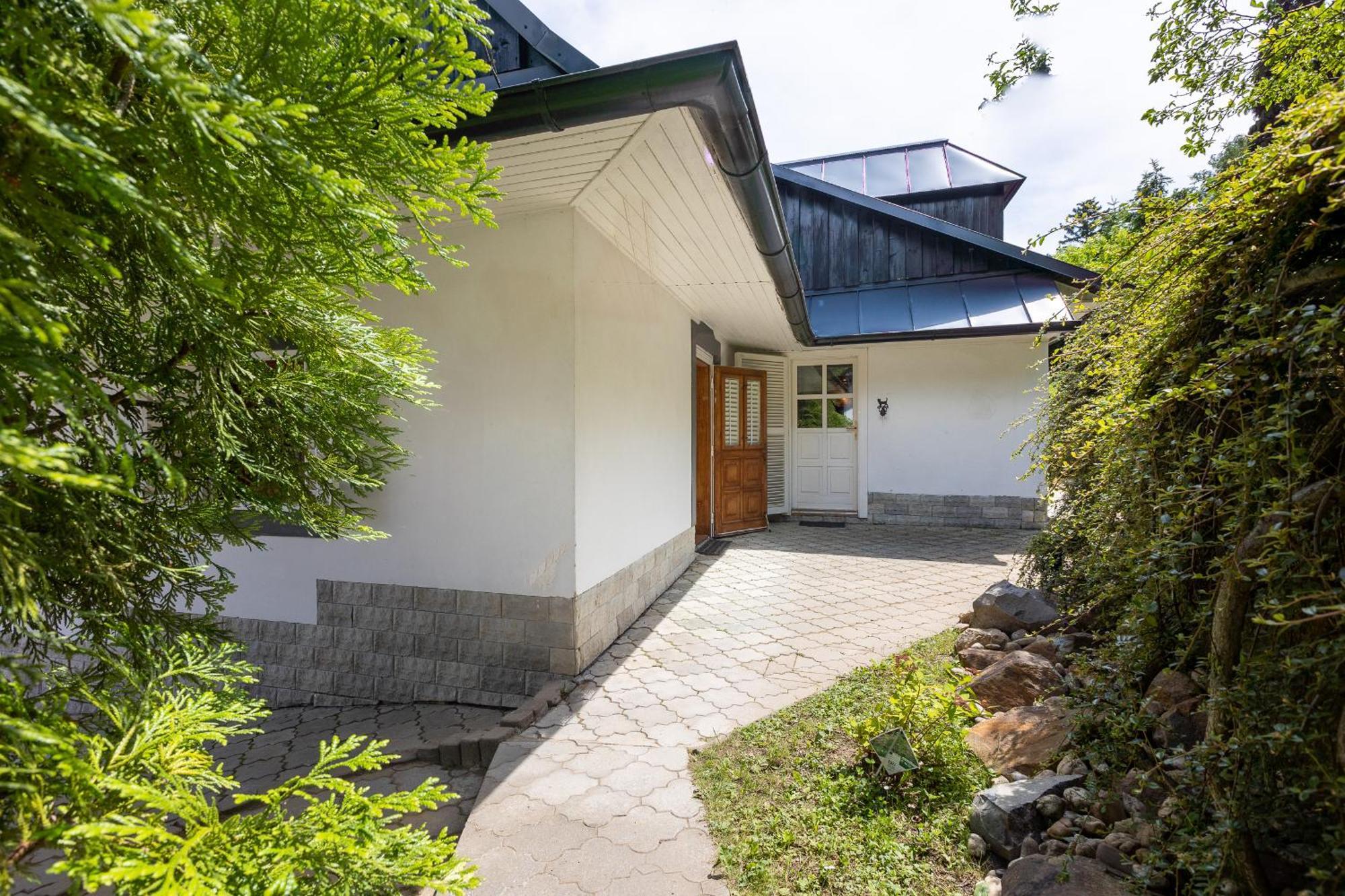 Villa Amalia, Centrum Banska Stiavnica, Parkovanie Pre 2 Auta, Velka Zahrada S Krbom, Cela Villa Amalia Pre 14 Osob Alebo Samostatne Nezavisle Prve Podlazie Villa Ama Pre 6 Osob Alebo Samostatne Nezavisle Podkrovie Villa Lia Pre 8 Osob,Pristup Cez Pi Exterior photo