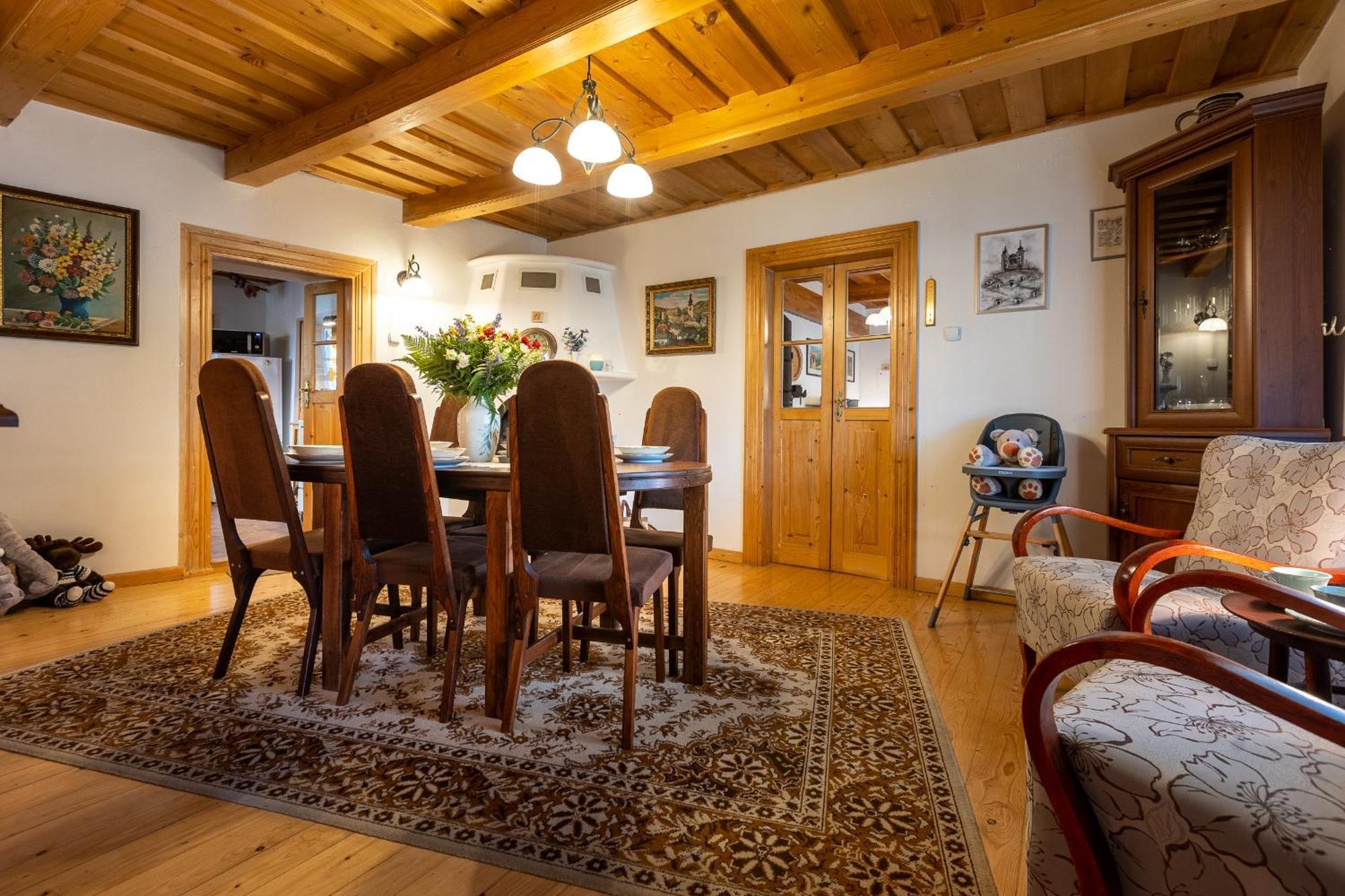 Villa Amalia, Centrum Banska Stiavnica, Parkovanie Pre 2 Auta, Velka Zahrada S Krbom, Cela Villa Amalia Pre 14 Osob Alebo Samostatne Nezavisle Prve Podlazie Villa Ama Pre 6 Osob Alebo Samostatne Nezavisle Podkrovie Villa Lia Pre 8 Osob,Pristup Cez Pi Exterior photo