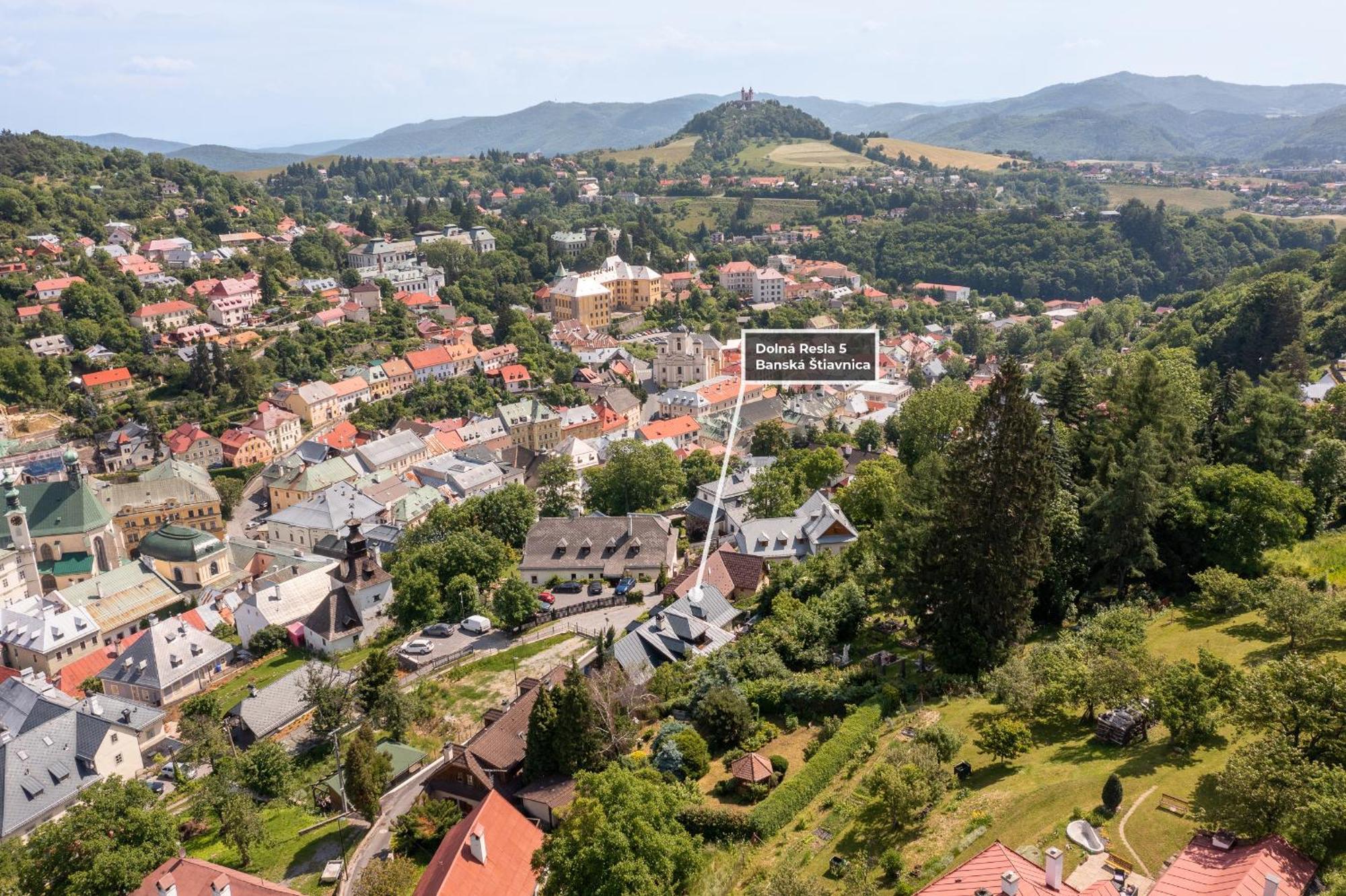 Villa Amalia, Centrum Banska Stiavnica, Parkovanie Pre 2 Auta, Velka Zahrada S Krbom, Cela Villa Amalia Pre 14 Osob Alebo Samostatne Nezavisle Prve Podlazie Villa Ama Pre 6 Osob Alebo Samostatne Nezavisle Podkrovie Villa Lia Pre 8 Osob,Pristup Cez Pi Exterior photo