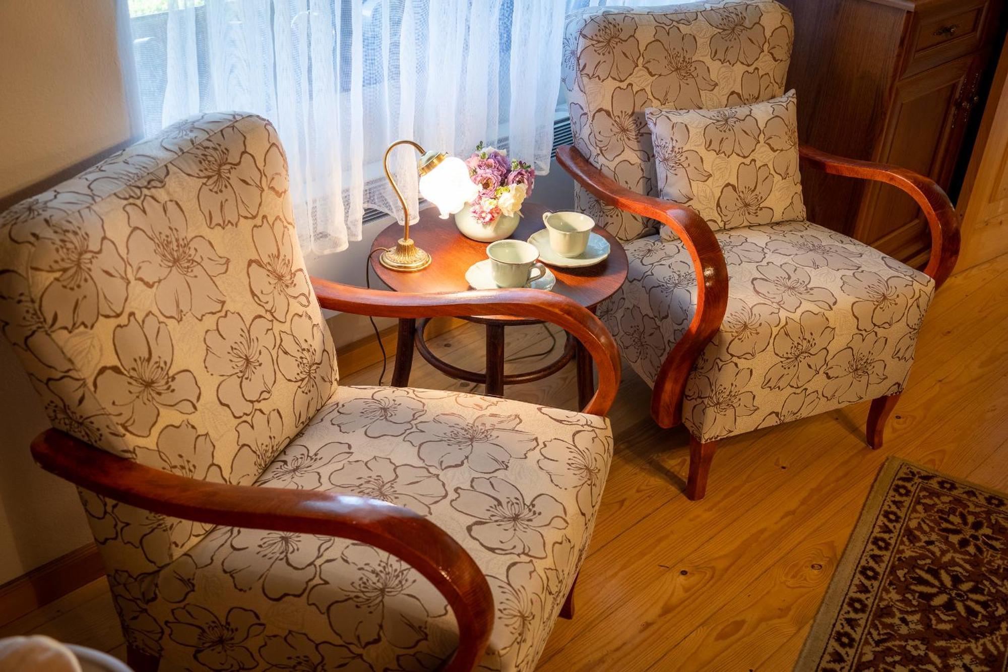 Villa Amalia, Centrum Banska Stiavnica, Parkovanie Pre 2 Auta, Velka Zahrada S Krbom, Cela Villa Amalia Pre 14 Osob Alebo Samostatne Nezavisle Prve Podlazie Villa Ama Pre 6 Osob Alebo Samostatne Nezavisle Podkrovie Villa Lia Pre 8 Osob,Pristup Cez Pi Exterior photo