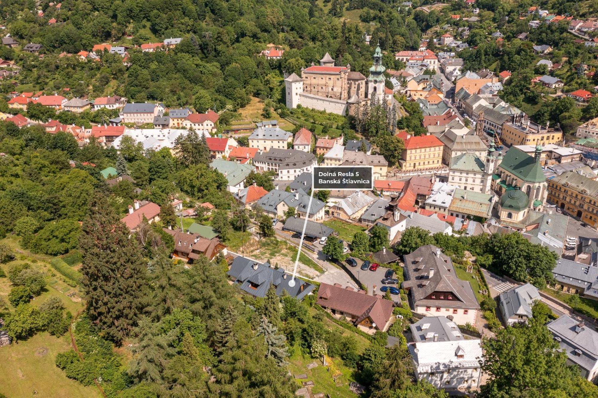 Villa Amalia, Centrum Banska Stiavnica, Parkovanie Pre 2 Auta, Velka Zahrada S Krbom, Cela Villa Amalia Pre 14 Osob Alebo Samostatne Nezavisle Prve Podlazie Villa Ama Pre 6 Osob Alebo Samostatne Nezavisle Podkrovie Villa Lia Pre 8 Osob,Pristup Cez Pi Exterior photo