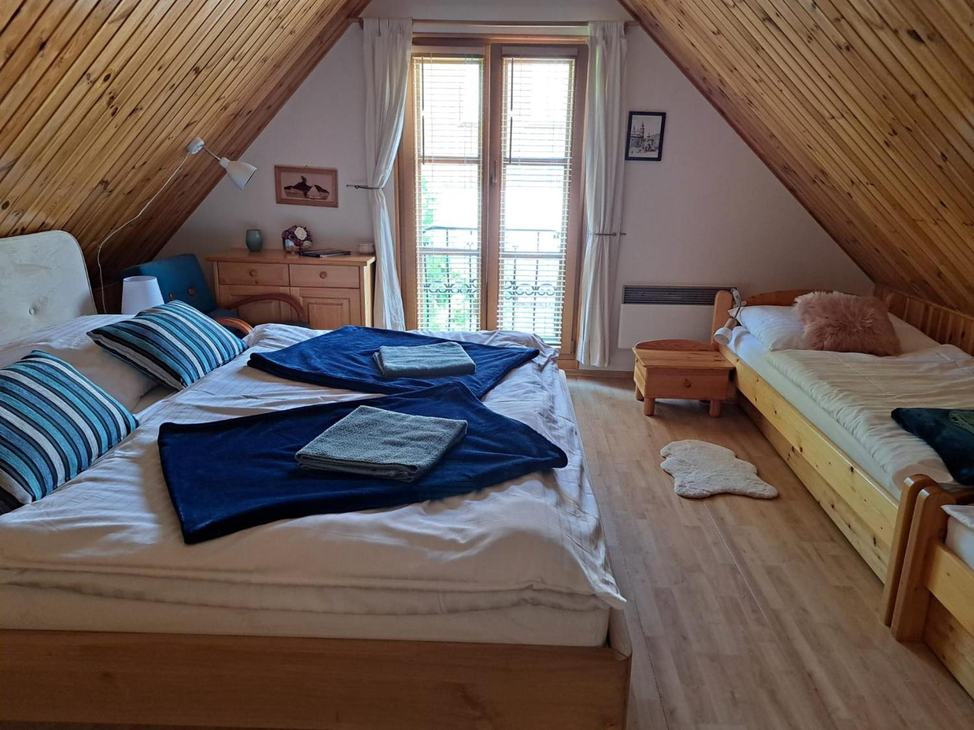 Villa Amalia, Centrum Banska Stiavnica, Parkovanie Pre 2 Auta, Velka Zahrada S Krbom, Cela Villa Amalia Pre 14 Osob Alebo Samostatne Nezavisle Prve Podlazie Villa Ama Pre 6 Osob Alebo Samostatne Nezavisle Podkrovie Villa Lia Pre 8 Osob,Pristup Cez Pi Exterior photo